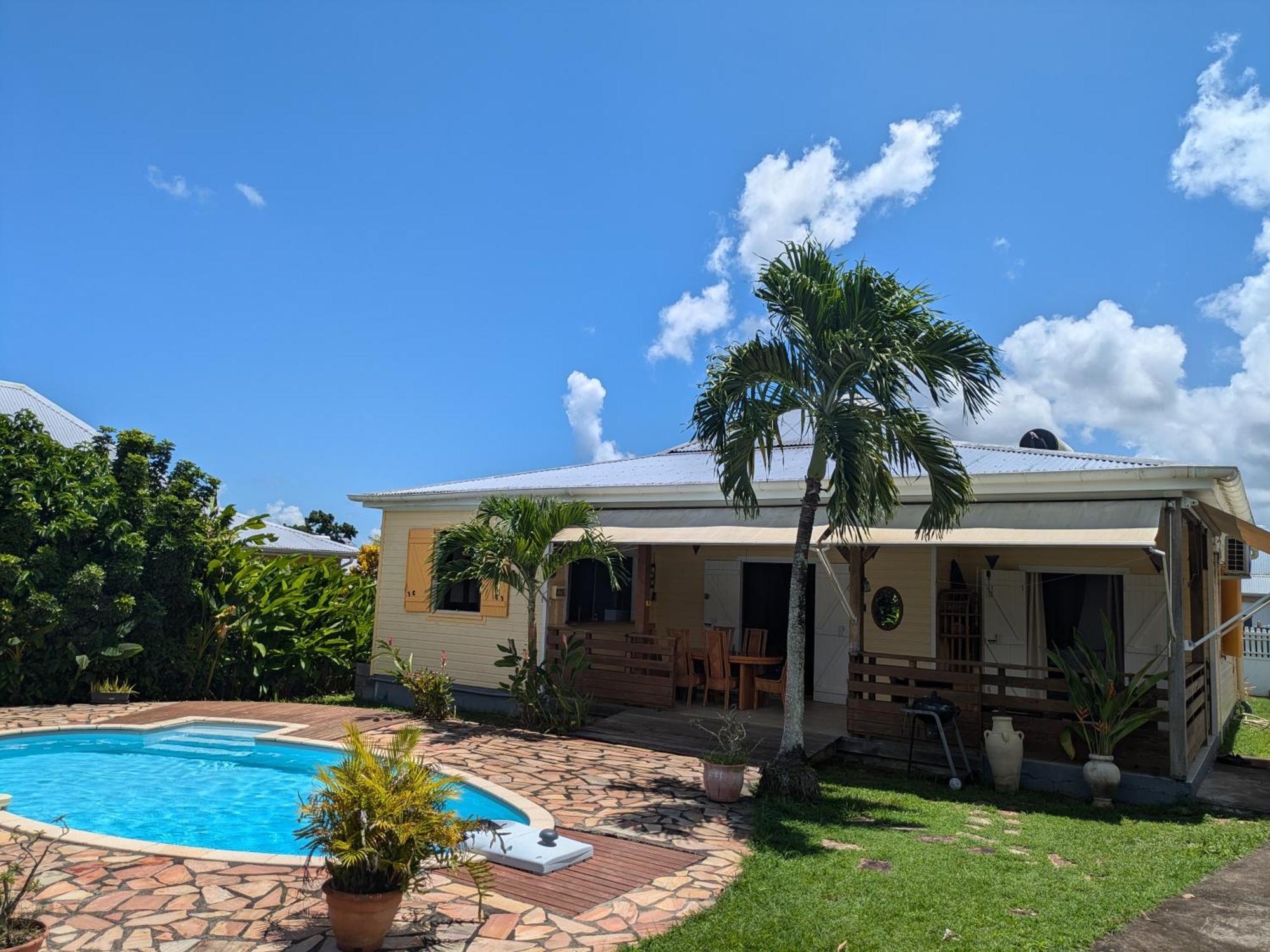 Charmante Villa Creole Climatisee, Jardin Tropical Et Piscine Prives Lamentin Exterior foto